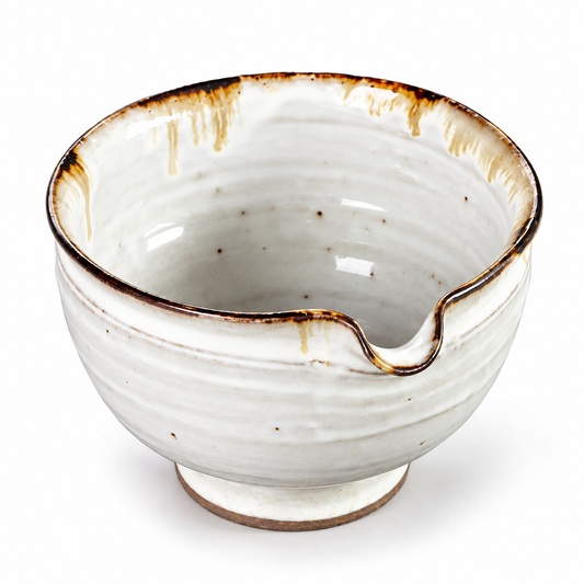 Uchiyama Kohiki Katakuchi – Handmade Japanese Ceramic Pouring Bowl 350ml