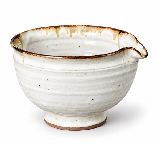 Uchiyama Kohiki Katakuchi – Handmade Japanese Ceramic Pouring Bowl 350ml